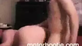 قطوة شيميل تمسك بالحلمات