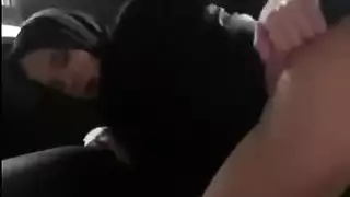 لقاء سري صريح لأخت محجبة