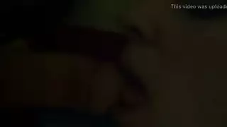 كس مشعر مثار يُمارس عليه الجنس بعنف في لعبة صريحة مع عشيق أسود