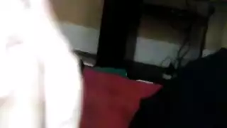 مصة محترفة بشفاه نارية تؤدي إلى قذف منوي هائل