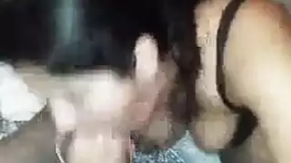 زوجان غريبان يدعوان غرباء لعملية مثلثة صريحة