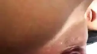 فرخ الدهون مع الحلمات مثقوب يحب لابتلاع نائب الرئيس الطازجة بعد أن حصل نائب الرئيس في جميع أنحاء الثدي لها