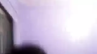 فتاة عربية شابة تأخذ عدة أعضاء في علاقة جماعية