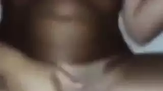 ام تعلم أن ابنها يمارس لواط فتنيكه