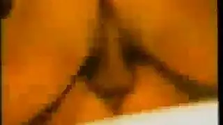 ترقص بمفردها ثم تمارس الجنس مع نفسها بلعبة