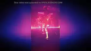 أفضل رجل لا يستطيع الحصول على ما يكفي من أغنيته الجدته