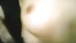 شرج نهاري في المطبخ: سمراء تايلاندية مع ألعاب محلية الصنع