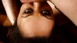 نكح حلق قاسي يؤدي إلى إباحية بقضيب أسود مكثف