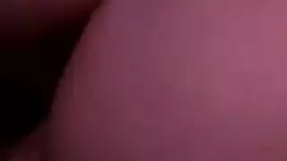 من المايوه إلى العري: مؤخرة ميا لوكس الكبيرة تأخذ قضيبًا صلبًا