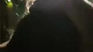 شقراء تمارس الجنس الفموي بقضيب وهي ترتدي جواربها فقط