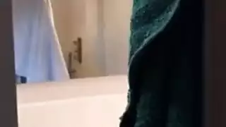 إباحي مثلي: قضيب توم العملاق يتطلب مؤخرة ضيقة