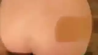 شهوة إمبراطورية: ملك آسيوي يمارس الجنس مع فرج خادمته الضيق