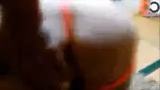 إباحي ليبي هاوي: مص قضيب وفرك بين الثديين