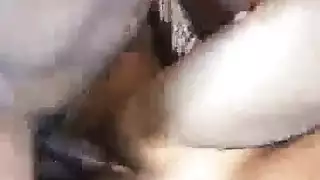 أمهات ممتلئات الجسم في جماع جماعي جامح مع قذف داخلي