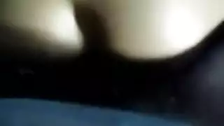 جماع شرجي عميق: تمديد مؤخرة كبيرة لأم في وضعية كلب