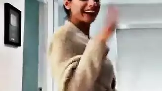 نجمة إباحية عربية تقدم مشهدًا صريحًا xxx