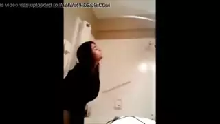 إباحية صريحة: امرأة عربية تُمارس الجنس مع قضيب وحش بحجم أناكوندا