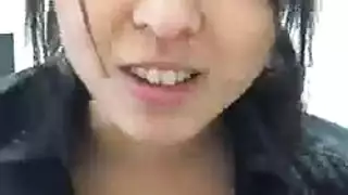 مص صعب لقضيبين يؤدي إلى جنس جماعي عنيف وقذف