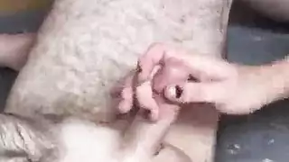 الأب ذو الخبرة يستخدم فم الصغير للمتعة