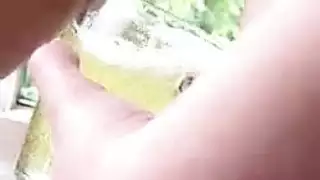 تبول عليه ويلحسها بورن