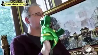 الديوث يشاهد زوجته تُنك جماعيًا من قبل فحول سمر مستأجرين