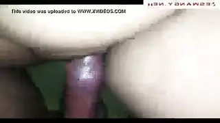 أسلوب عصابات: يدق فرجها الوردي مثل المطرقة الهوائية