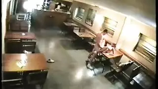 مهمة قذف سري: نيك غريبة داخل المحل