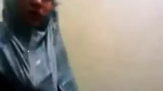 زوجة محجبة تخون مع رجل حقيقي في فيلم إباحي صريح