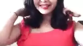 ستفري خصيتيك لشحن رصيد هاتفها المحمول