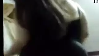 غزال شارد مزة جامدة ترقص بقميص النوم أحلى رقص خليجي و هز طياز و بزاز