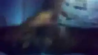 أجنبي يأخذها في شرج عنيف