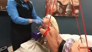 أثداء عملاقة ومتماسكة تُضرَب بقوة