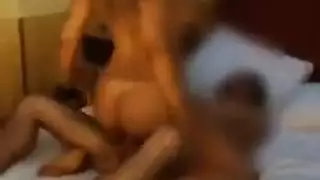 من التغريدات إلى الشراشف: حبيبات تويتر يمارسن الجنس الشرجي