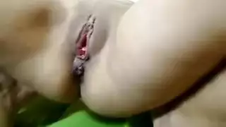 فرج ممتلئ يُضرب بقوة