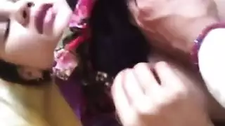 الوميض الرسمي يؤدي إلى ضخ عميق وصرخات عالية