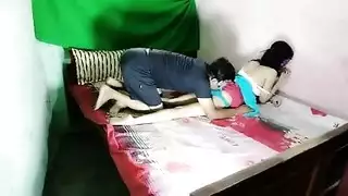 مراهقة ساخنة بمؤخرة سوداء كبيرة تمارس الجنس مع غريب إباحية خيانة