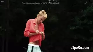 خيال إباحي سري: أليسيا حلم تبتلع سائل حبيبها وهي وحيدة