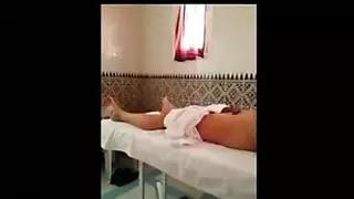 الفتاة الحارة ذات الكعب العالي يتم مواجهتها وتثبيتها