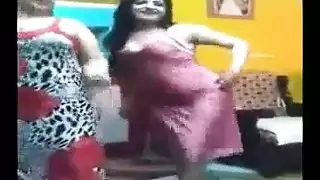 شقة وضيحة تتحول إلى أوgy إباحي مع عاهرات مثيرة