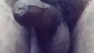 جاهزة للجنس العنيف: عاهرة شرجية تطالب بعملية جماع مزدوج