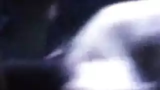 الشباب الأبيض المتأنق اللعب الحمار مع قضيب المسمار