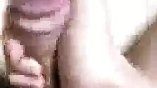 استمناء صريح لمراهقة كورية نحيفة في الغرفة