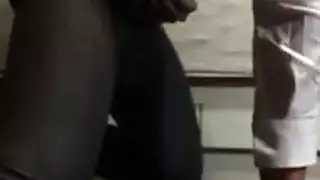 حركة بنات عم إباحية: هؤلاء البنات يفتحن أرجلهن ويتأوهن للمزيد