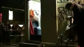 عرض إباحي للباب الخلفي المفتوح