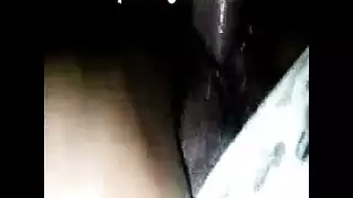 لا أحد في المنزل: دمية جنس سوداء تركب بقوة في مشهد إباحي