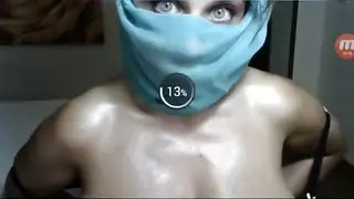 إباحية: عربية محجبة تكشف كل شيء من أجل قذف داخلي