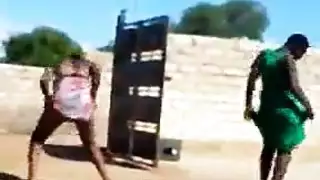حوريات البهيمية: هذه العاهات تريد جنس الحيوان