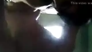 جنس شرجي صريح مع الجائزة ذات المؤخرة الكبيرة: السيد يأخذ غنيمته