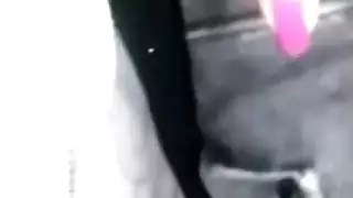 استمناء علني في الحافلة بينما تشاهد قضيبي الصلب