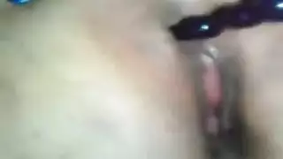 ملكة الانفتاح: تستعرض فرجها وشرجها المفتوحين